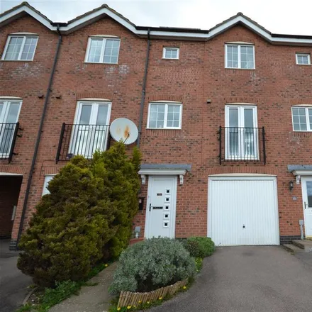 Rent this 3 bed house on Violet Close in Desborough, NN14 2JR