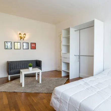 Rent this 3 bed room on 156 Cours Gambetta in 69007 Lyon, France