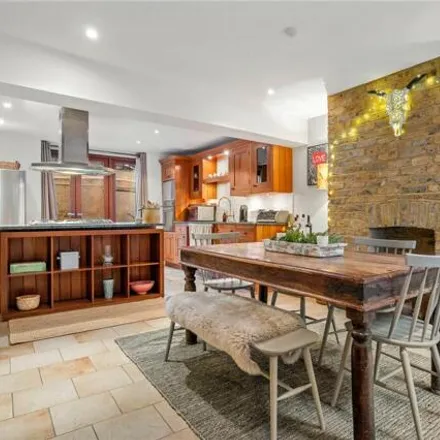 Image 5 - 7 Coombs Street, London, N1 8EZ, United Kingdom - Townhouse for sale