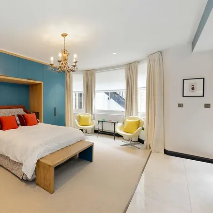 Rent this studio apartment on 16 Elm Park Gardens in London, SW10 9NY