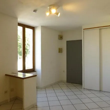Image 3 - Hôtel de Ville, 1 Place Charles de Gaulle, 38340 Voreppe, France - Apartment for rent
