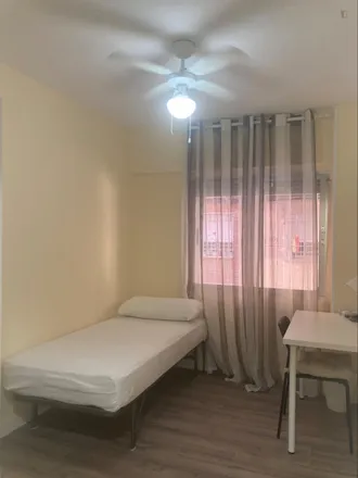 Rent this 4 bed room on Calle Dos de Mayo in 28291 Alcorcón, Spain