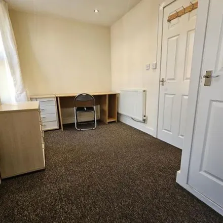 Image 6 - Mary Morris House, Shire Oak Road, Leeds, LS6 2DJ, United Kingdom - Apartment for rent