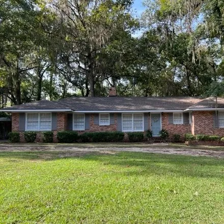 Buy this 3 bed house on 1221 Lakeview Drive in Valdosta, GA 31602