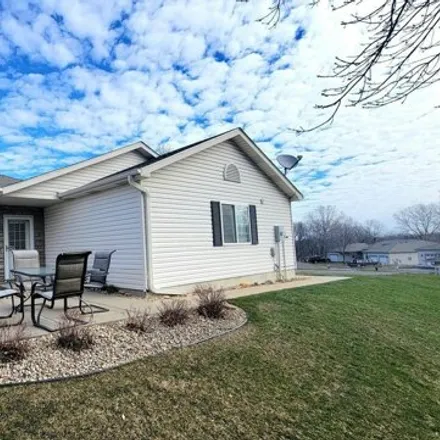 Buy this 2 bed house on 921 Carriage Lane in Chaska, MN 55318