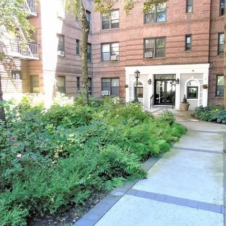 Image 6 - 3840 Greystone Avenue, New York, NY 10463, USA - Apartment for rent