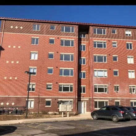 Rent this 3 bed condo on 231 West 18th Street in Chicago, IL 60616