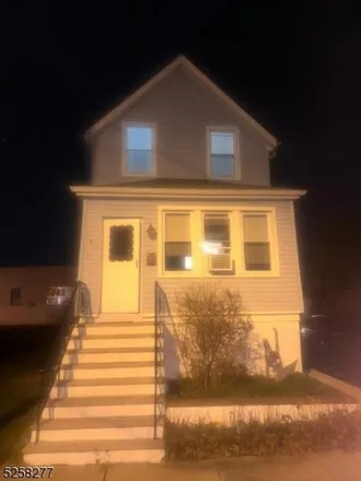 Rent this 4 bed house on 938 Oak Street in Roselle, NJ 07203