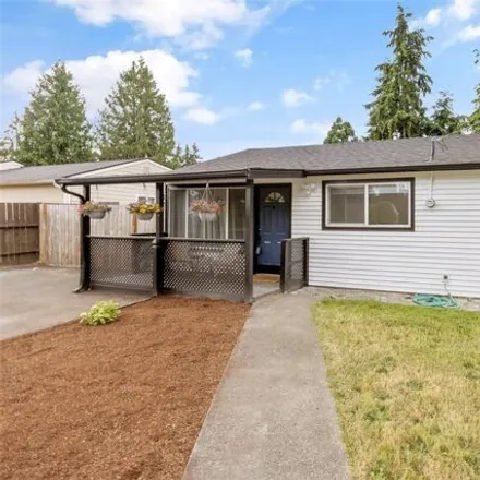 Buy this 3 bed house on 827 SW 304th St in Federal Way, Washington