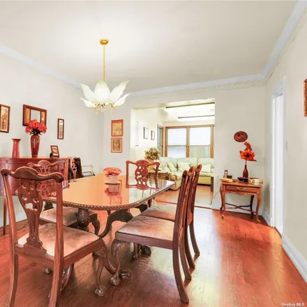 Image 6 - 100-23 67th Drive, New York, NY 11375, USA - Townhouse for sale