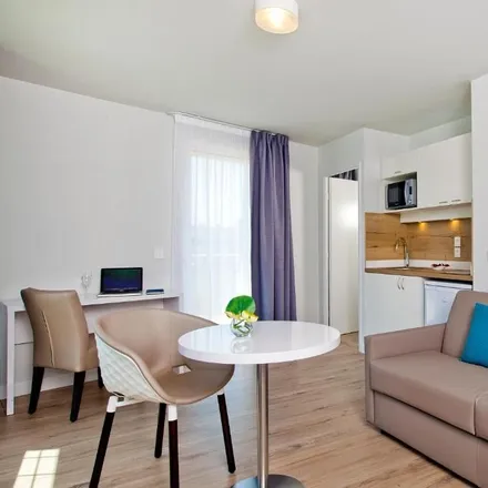 Rent this 2 bed apartment on Conservatoire Municipal Paul Dukas in Rue du Charolais, 75012 Paris