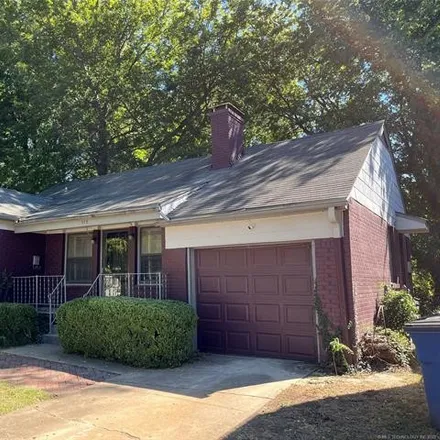 Buy this studio house on 924 East 36th Place in Tulsa, OK 74105