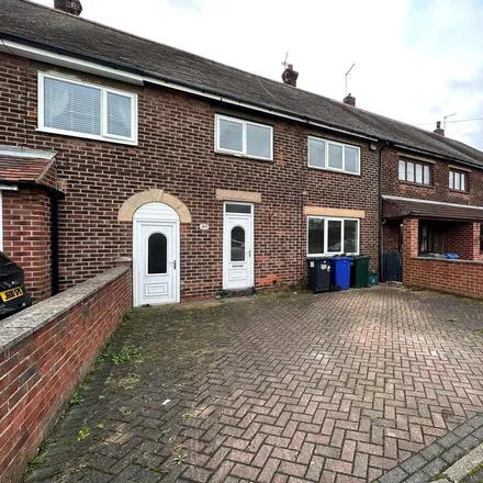 Rent this 3 bed townhouse on Cadeby Avenue in Conisbrough, DN12 3LA