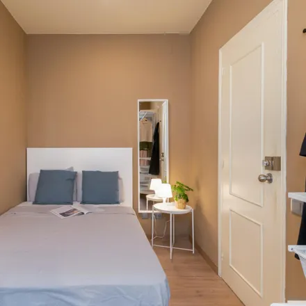 Rent this 5 bed room on Can Pizza in Ronda de la Universitat, 20