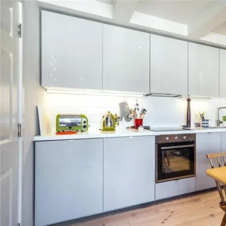 Image 6 - 38 Regent's Park Road, Primrose Hill, London, NW1 7SY, United Kingdom - Apartment for sale
