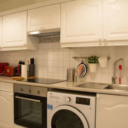 Image 9 - Wolfe Tone Court, Mary Street, Dublin, D01 PX00, Ireland - Apartment for rent