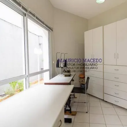 Buy this 6 bed house on Trevo de Barueri in Jardim Reginalice, Barueri - SP