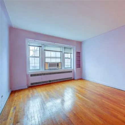 Image 2 - 77-12 35th Avenue, New York, NY 11372, USA - Apartment for sale