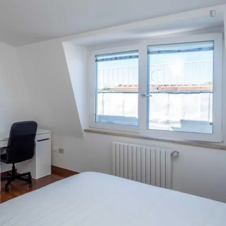 Rent this 4 bed room on Polizia Stradale - Compartimento Polizia Stradale Lombardia in Via Michelino da Besozzo, 20155 Milan MI