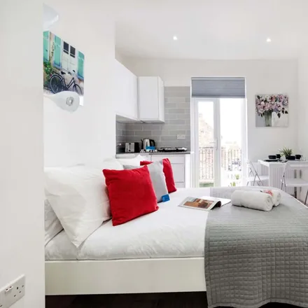 Rent this 1 bed apartment on Greggs in 411 North End Road, London