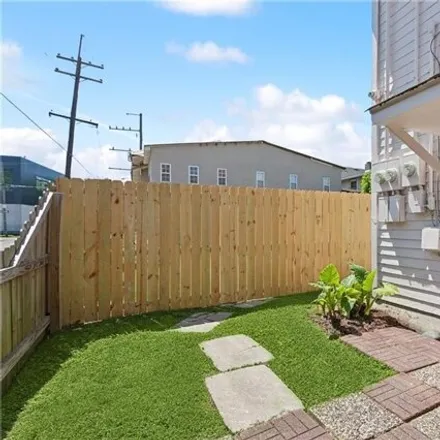 Image 2 - 2400 Peniston Street, New Orleans, LA 70115, USA - House for rent