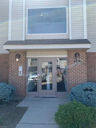 Rent this 2 bed condo on 1436 Buckingham Gate Boulevard in Cuyahoga Falls, OH 44221
