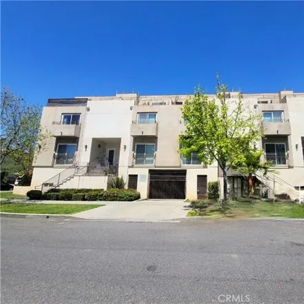 Image 2 - 9393 Cashio Street, Los Angeles, CA 90035, USA - Condo for rent