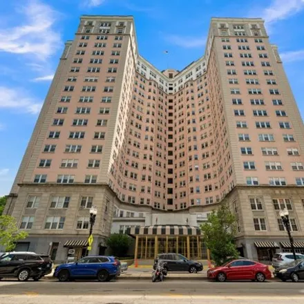 Image 1 - 5555 N Sheridan Rd Apt 1714, Chicago, Illinois, 60640 - House for sale