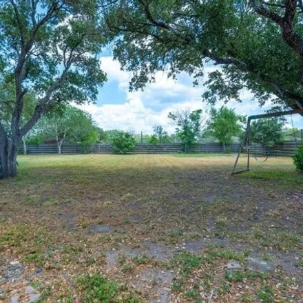 Image 3 - 1051 North Hackberry Avenue, Bishop, Nueces County, TX 78343, USA - House for sale