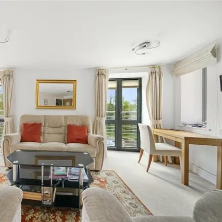 Image 2 - Oatlands Avenue, Weybridge, KT13 9DE, United Kingdom - Apartment for sale