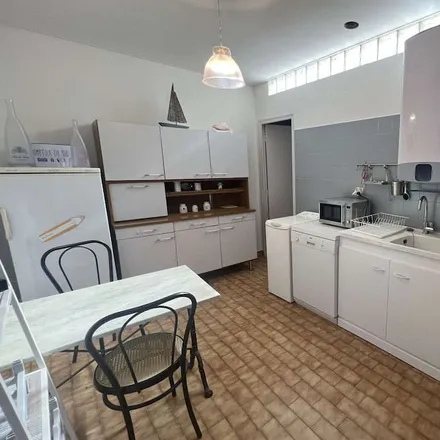Rent this 2 bed house on Valras-Plage in Rue Enseigne Vaisseau de Chaulliac, 34350 Valras-Plage