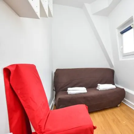 Image 4 - 4 Boulevard de Clichy, 75018 Paris, France - Apartment for rent