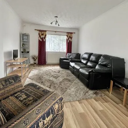 Rent this 4 bed apartment on Winvale in Slough, SL1 2JJ