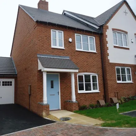 Rent this 3 bed duplex on Meadow View Close in Stoke Pound, B60 3AS