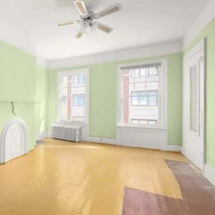 Image 3 - 147 Eckford Street, New York, NY 11222, USA - Townhouse for sale