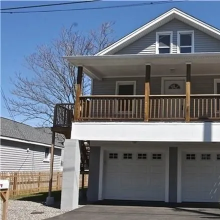 Rent this 3 bed house on 140 College Place in Little Danbury, Fairfield