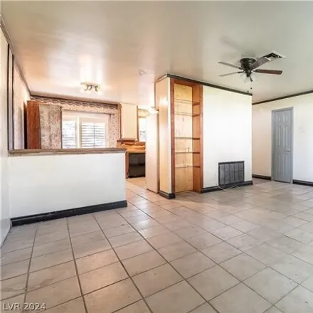 Image 8 - 540 Greenbriar Townhouse Way, Las Vegas, Nevada, 89121 - Townhouse for sale