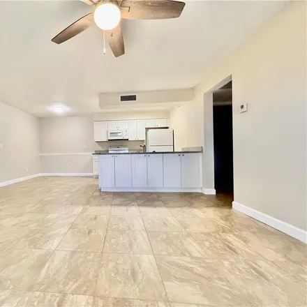 Image 3 - 5303 Summerlin Road, Fort Myers, FL 33919, USA - Condo for rent