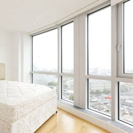 Image 4 - Ontario Tower, 4 Fairmont Avenue, London, E14 9JA, United Kingdom - Apartment for rent