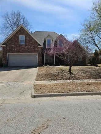 Rent this 3 bed house on 3857 West Edgewater Drive in Fayetteville, AR 72704