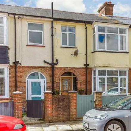 Buy this 3 bed townhouse on 1 atm in Chestnut Avenue, Portsmouth