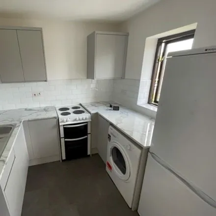 Image 2 - Wyatt Place, Strood, ME2 2DP, United Kingdom - Apartment for rent