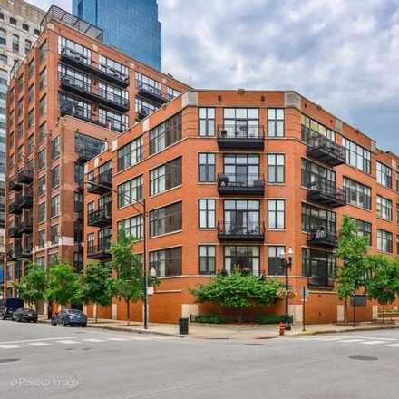 Buy this 3 bed condo on 310 West Kinzie Street in Chicago, IL 60654