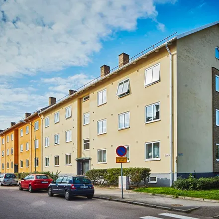 Rent this 3 bed apartment on Deli Lux in Skolgatan, 265 34 Åstorps kommun