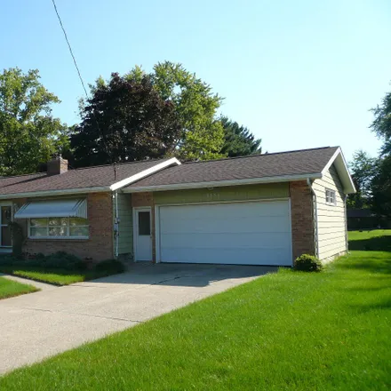 Buy this 3 bed house on 3354 Fuller Avenue Southeast in Grand Rapids, MI 49508