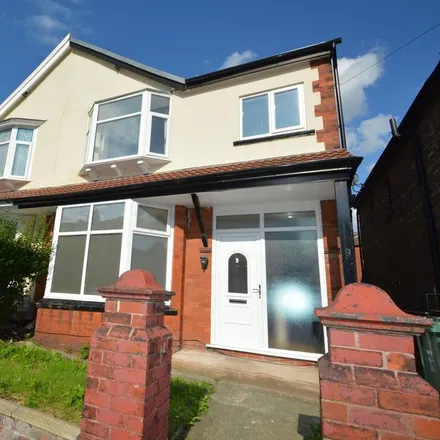 Rent this 4 bed duplex on Sedgley Avenue in Prestwich, M25 0LU