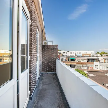 Rent this 3 bed apartment on Willemskade 223-2 in 3114 CN Schiedam, Netherlands