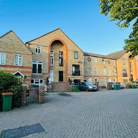 Image 9 - Garnet Walk, London, E6 5LY, United Kingdom - Apartment for rent