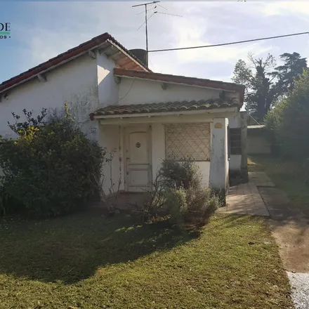Buy this studio townhouse on Colastiné in Barrio El Tizón, Virrey Del Pino
