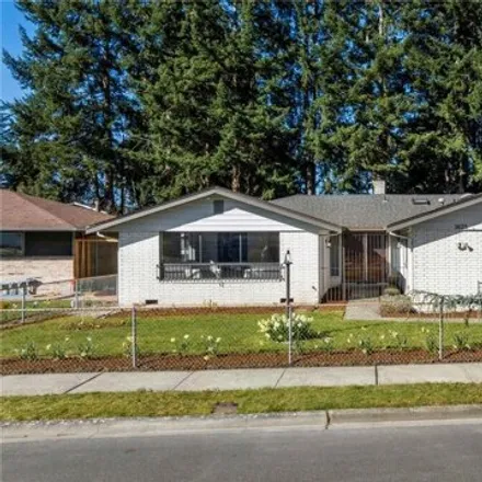 Buy this 3 bed house on 1625 Kennewick Avenue Northeast in Renton, WA 98056